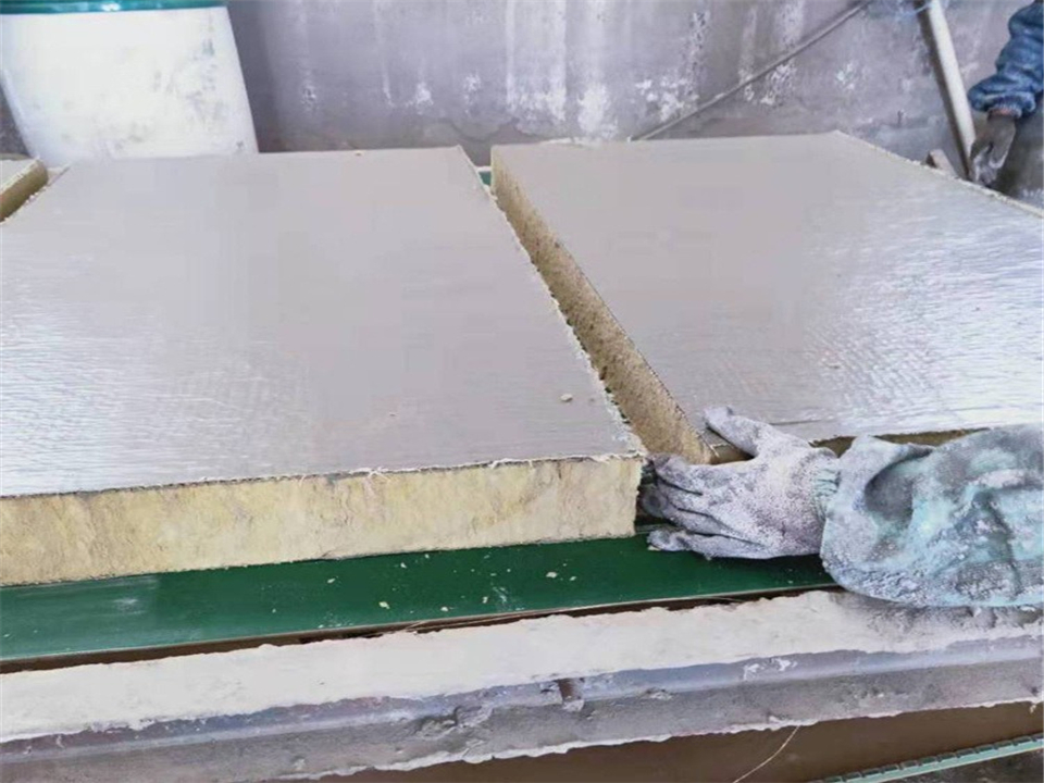 外墻復(fù)合巖棉板
