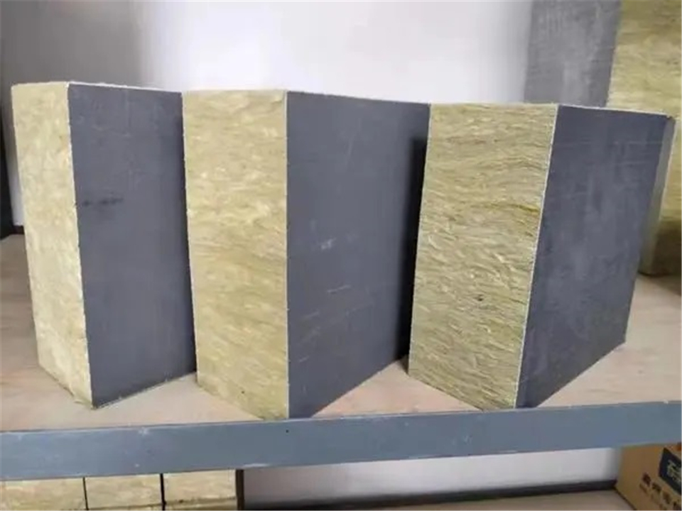 水泥基聚氨酯復(fù)合板